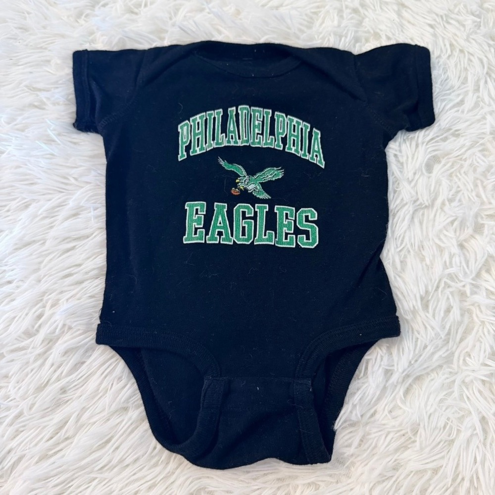 Philadelphia Eagles Baby Bodysuit 0-3 Months Black NFL Football One Piece - Picture 2 of 6